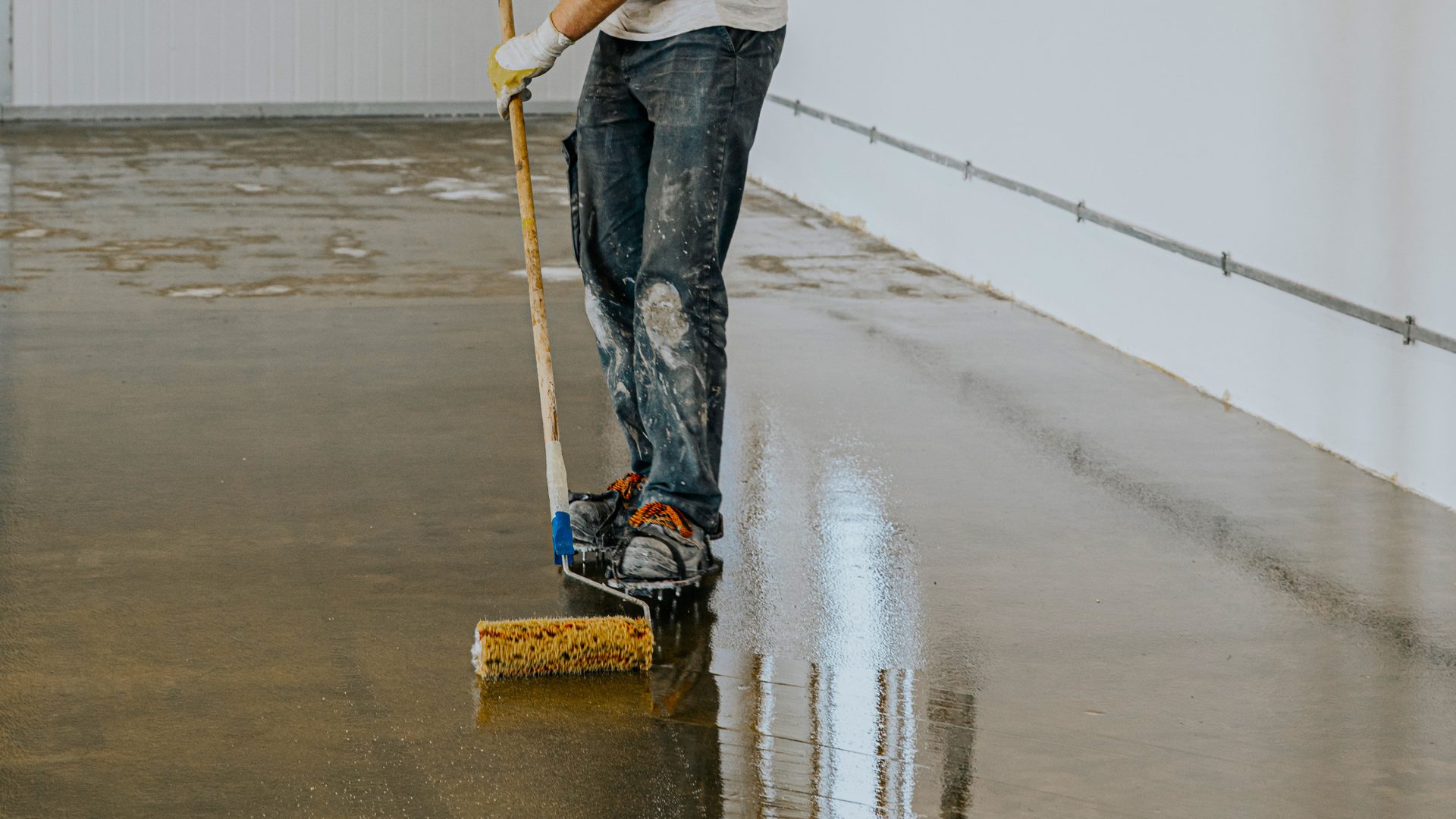 Industriebodenbeschichtungen für belastbare Flächen von Schumacher Malerbetrieb